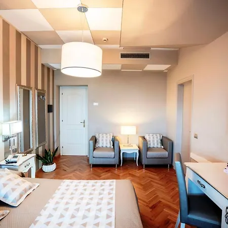Bellevue 3* 가르도네리비에라